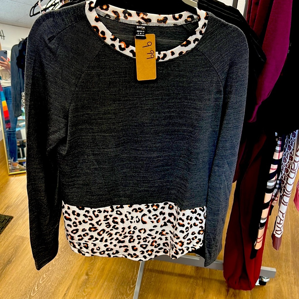 Grey cheetah shirt